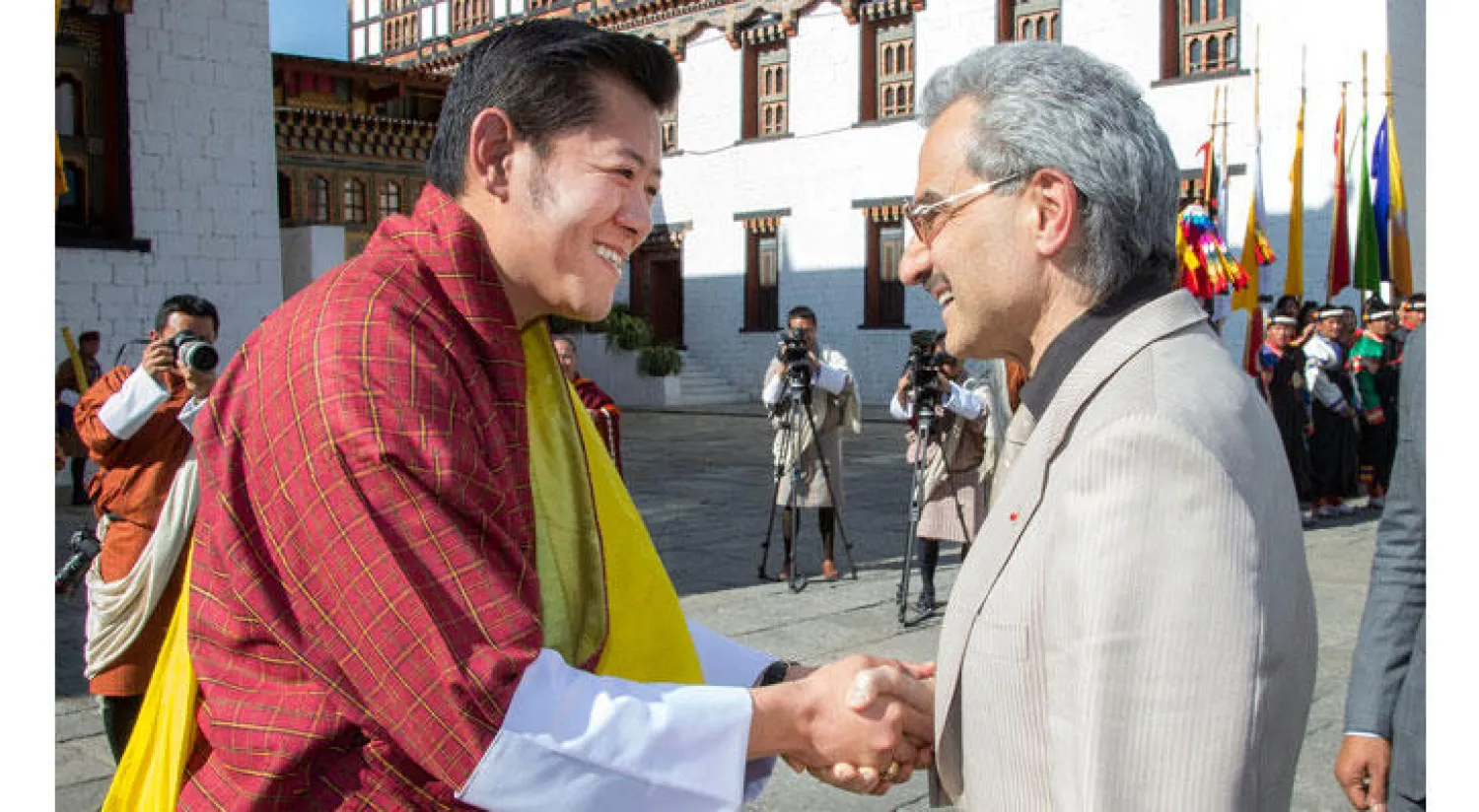 ملك بوتان يستقبل الأمير الوليد بن طلال