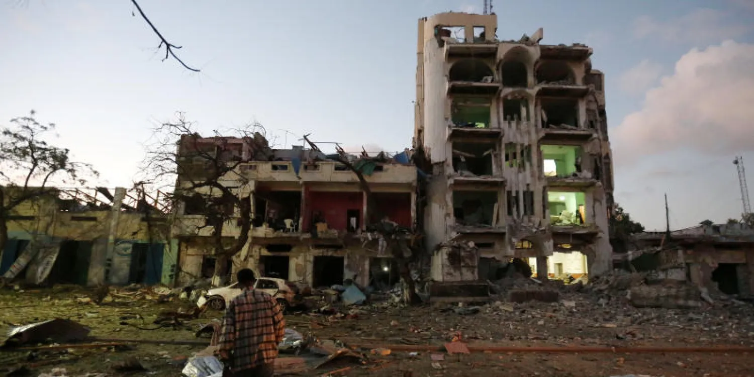 10 قتلى على الأقل في اعتداء بسيارة مفخخة على فندق في مقديشو