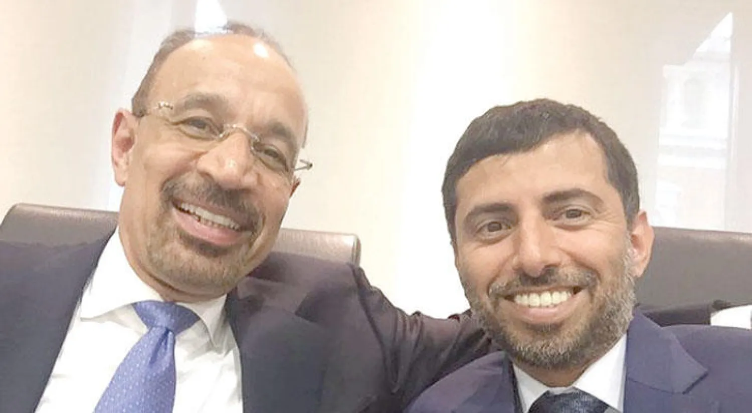 المزروعي نشر صورة على حسابه في موقع التواصل الاجتماعي «تويتر» مع وزير الطاقة والصناعة خالد الفالح في اجتماعات «أوبك»