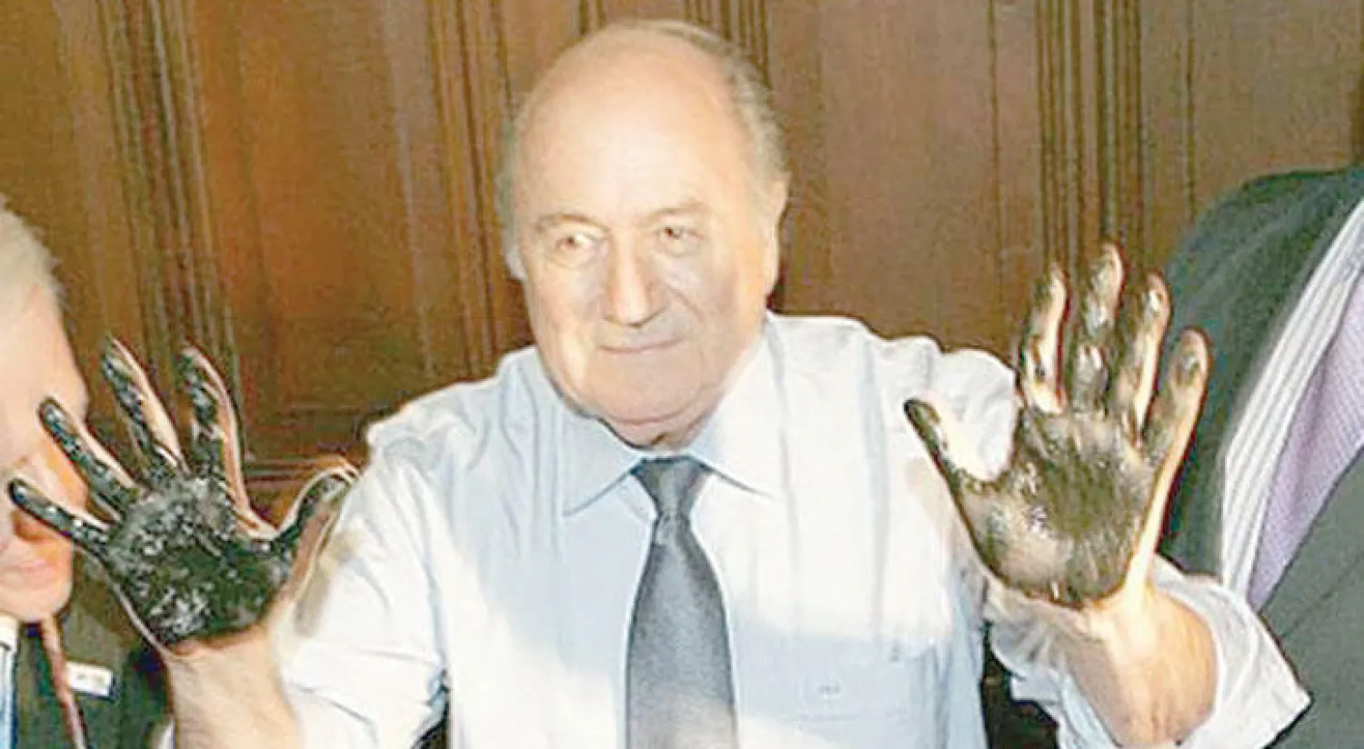 بلاتر أصر دومًا على أن يديه ناصعتا البياض («الشرق الأوسط»)