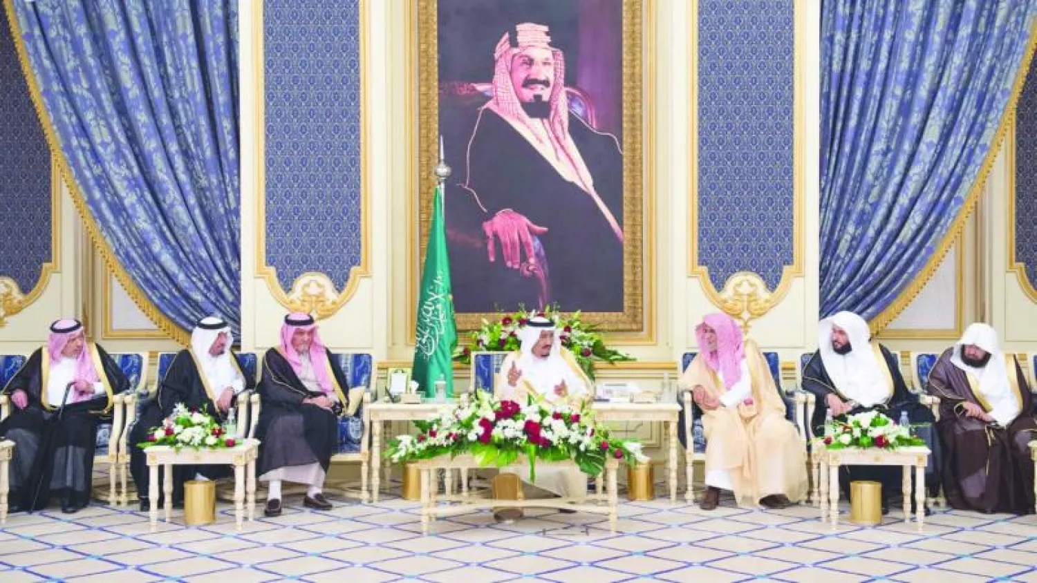 خادم الحرمين الشريفين الملك سلمان بن عبد العزيز لدى استقباله الأمراء والعلماء والوزراء وقادة القطاعات العسكرية الذين هنأوه بقدوم شهر رمضان المبارك (واس)