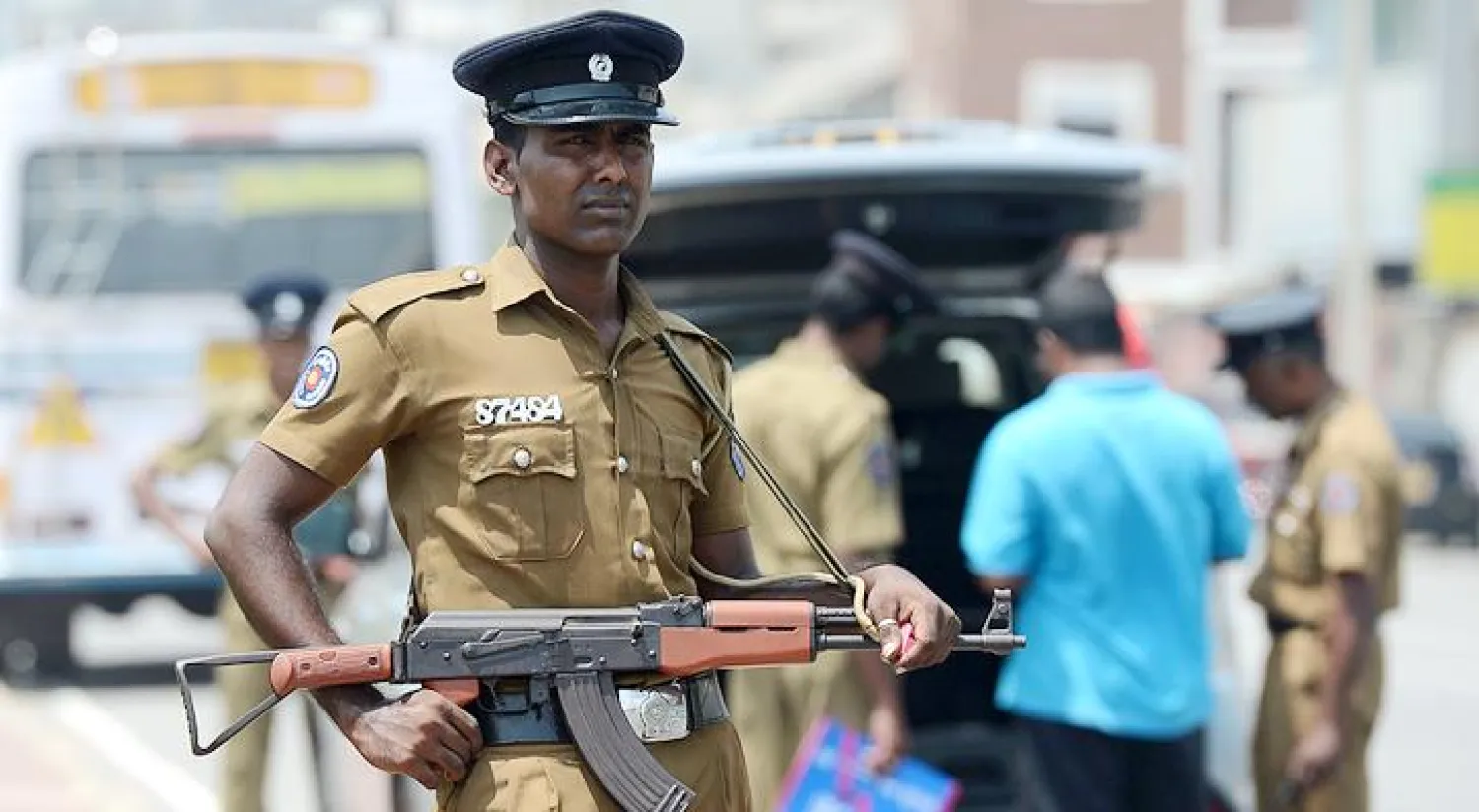 سريلانكا: مقتل جندي وإصابة آخر بانفجارات في مستودع للأسلحة