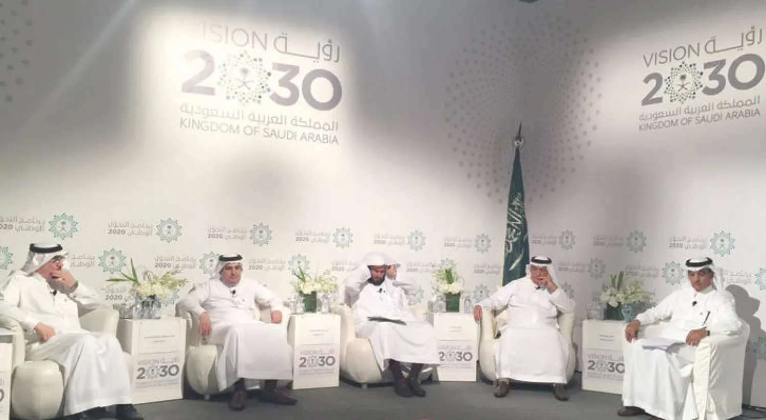 الوزراء إبراهيم العساف ووليد الصمعاني وعادل الطريفي ومفرج الحقباني خلال المؤتمر الصحافي التنويري عن برنامج التحول الوطني (واس)