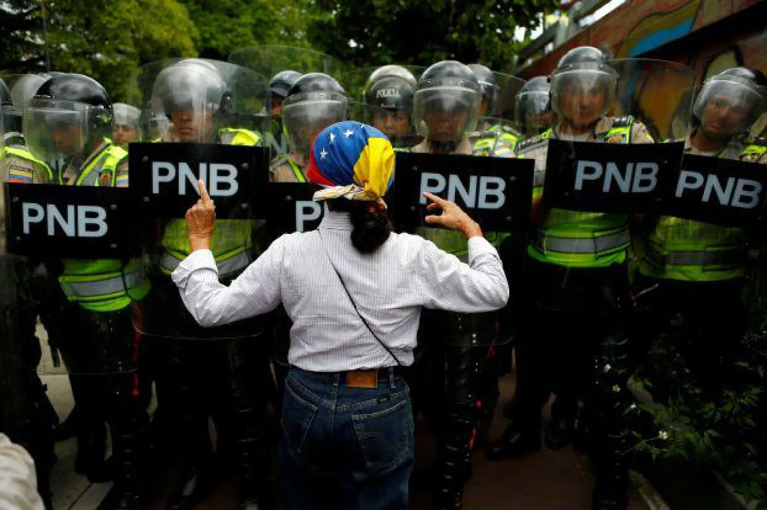 فنزويلا على حافة الانفجار بـ 1.8 مليون توقيع لعزل مادورو