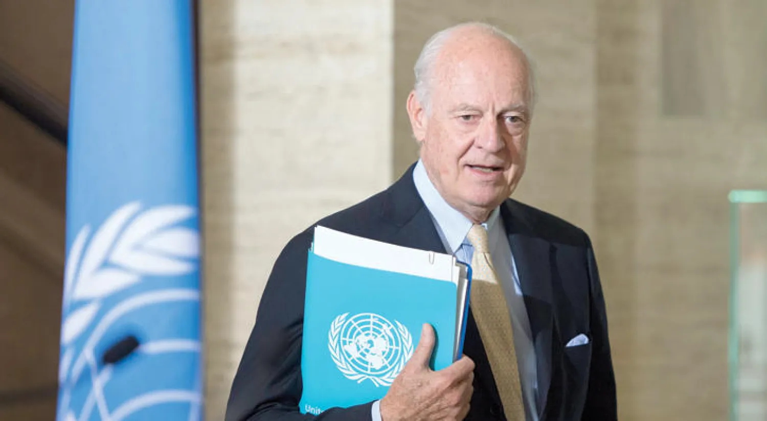 المبعوث الدولي ستيفان دي ميستورا  في مواجهة الضغوط الروسية والأميركية (إ.ب.أ)