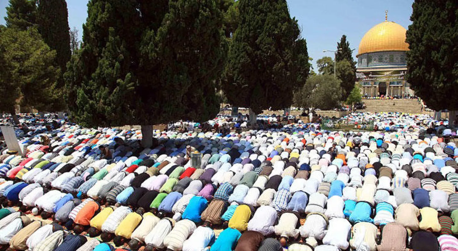 القدس: آلاف المصلين يشهدون أول جمعة رمضانية بالأقصى متحدّين إجراءات الاحتلال