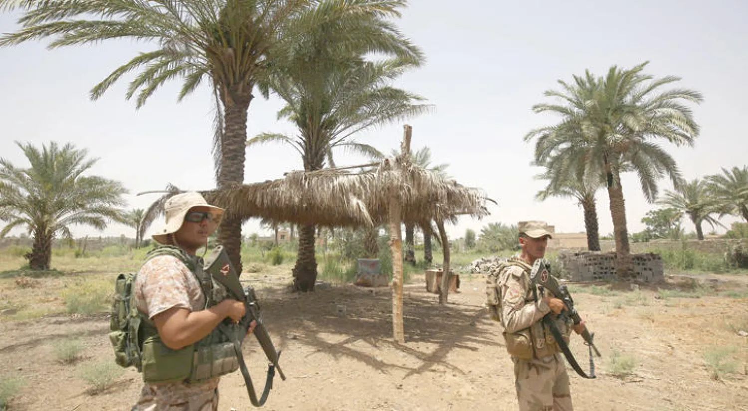 صورة لجنود عراقيين على أطراف مدينة الفلوجة