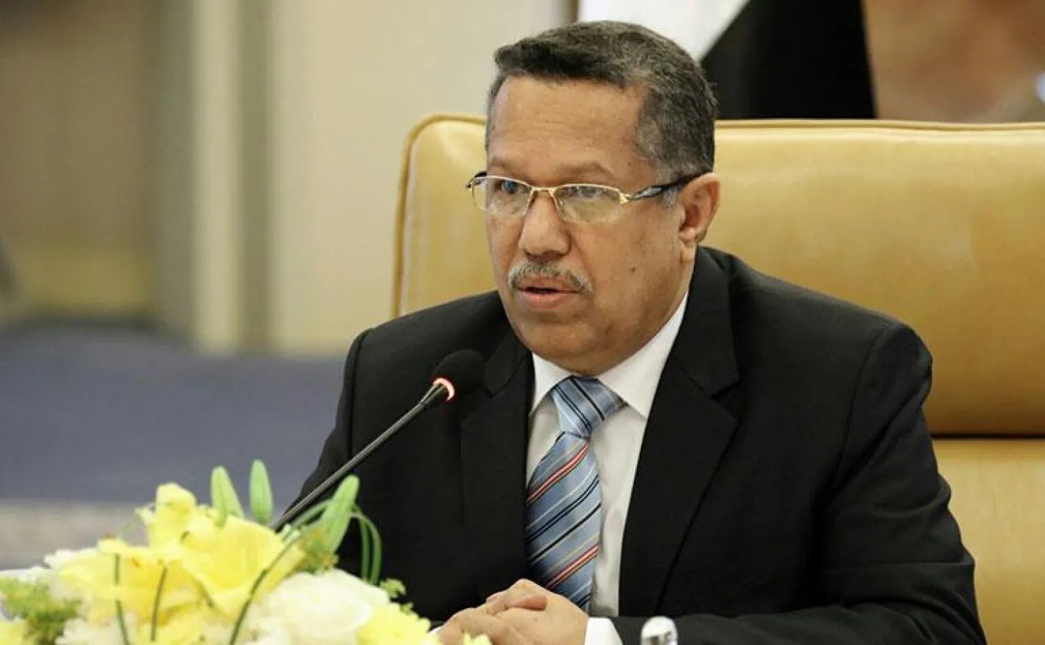 حكومة اليمن تحذر الجماعات الانقلابية من التدخل بعمل البنك المركزي