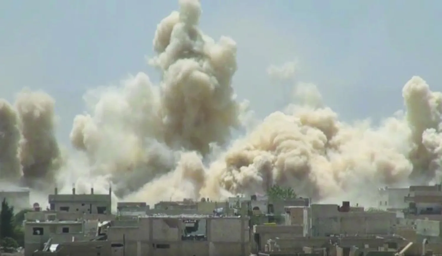 قوات النظام تستهدف داريا بعشرات البراميل والصواريخ بعد ساعات على إعلان روسيا عن تمديد الهدنة في المدينة (المكتب الإعلامي لداريا)