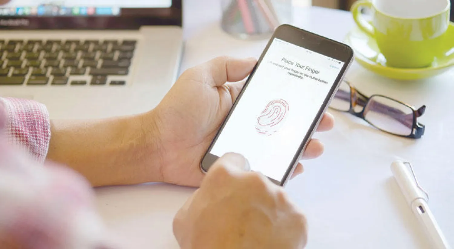 تساؤلات حول  إضافة مزيد من بصمات الأصابع.. إلى مجسات «آيفون»