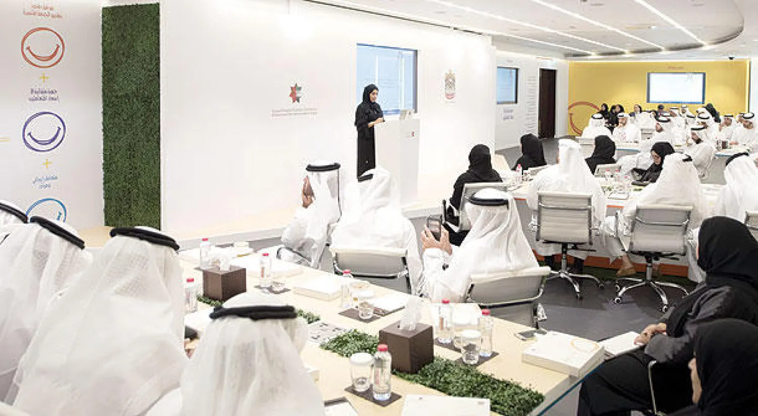 جانب من الندوة في دبي بحضور مسؤولين حكوميين («الشرق الأوسط»)