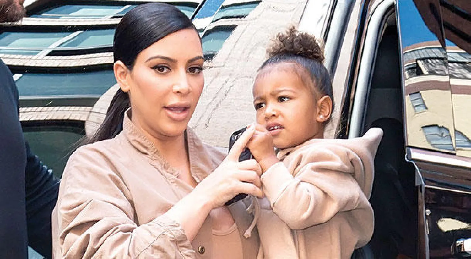 كيم كاردشيان تعين فريق تجميل  لطفلتها نورث مقابل 5 آلاف دولار أسبوعيًا