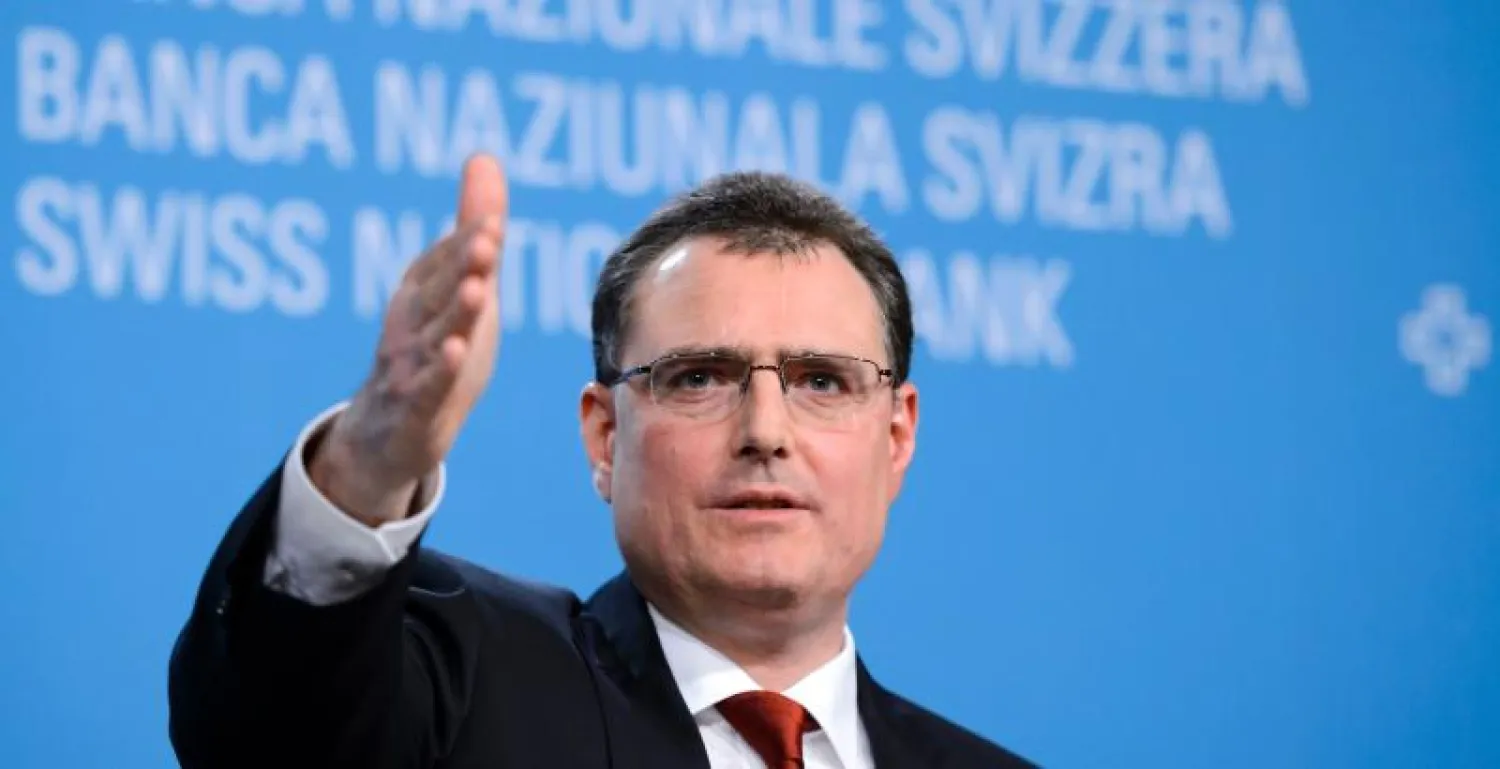 «المركزي السويسري» يبقي الفائدة مستقرة ويحذر من خروج بريطانيا