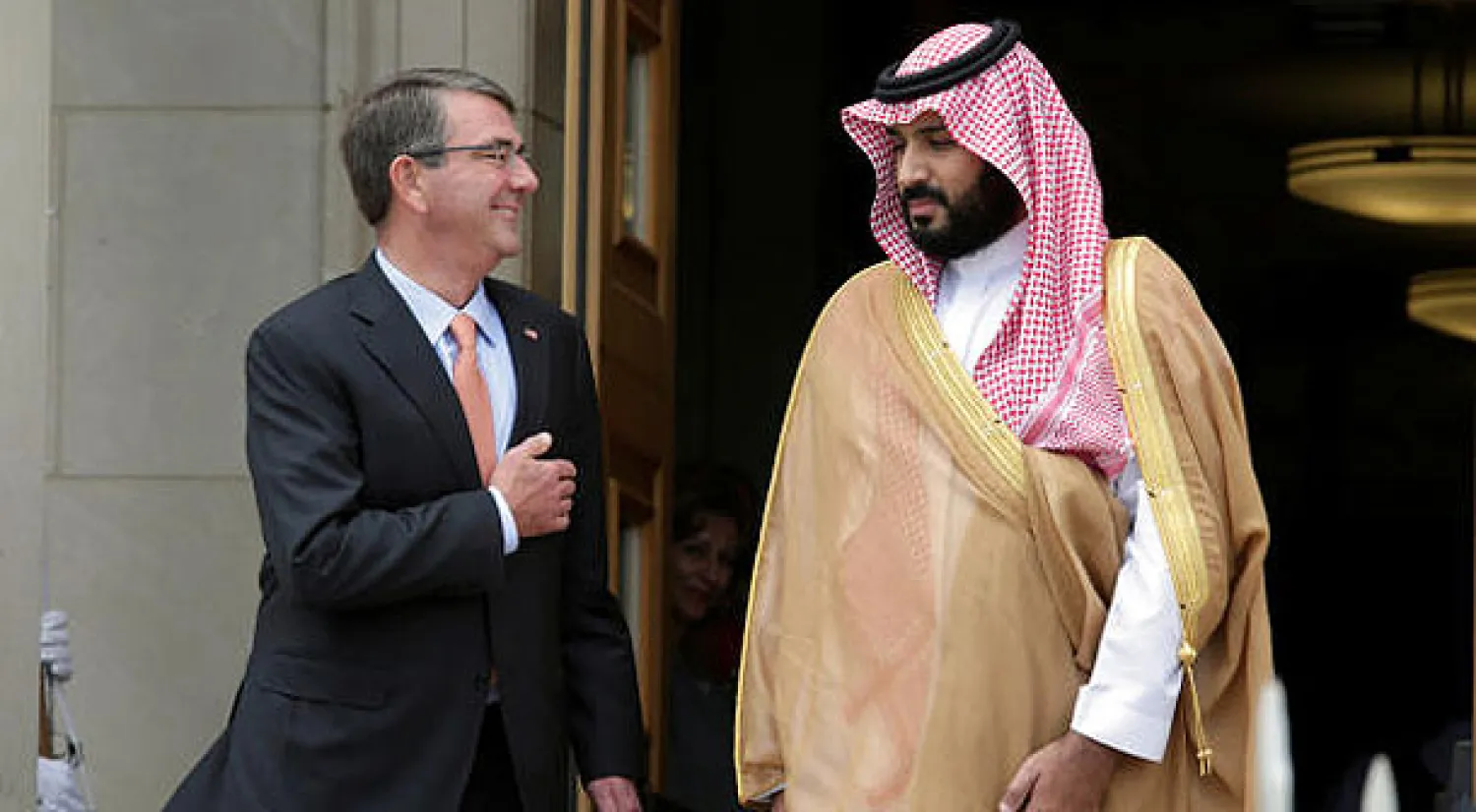 ولي ولي العهد السعودي يجتمع مع وزير الدفاع الأميركي في البنتاغون