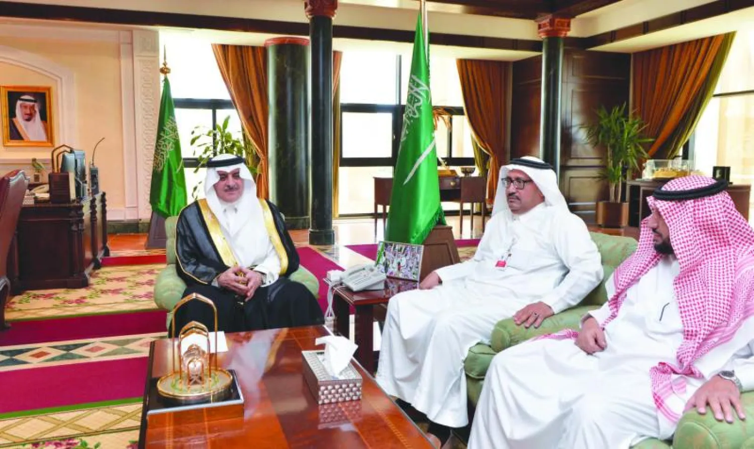 أمير منطقة تبوك يلتقي بمؤسسي الجمعية («الشرق الأوسط»)