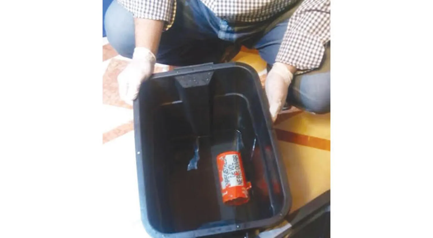 الصندوق الذي يحتوي على التسجيلات الصوتية للطائرة المصرية المنكوبة