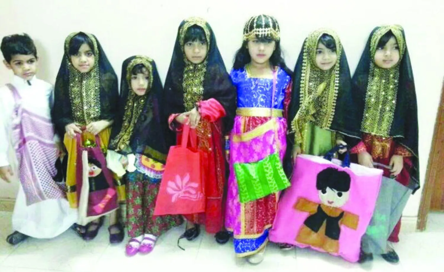 منتصف رمضان.. موعد سنوي لإسعاد أطفال الخليج عبر «قرقيعان»