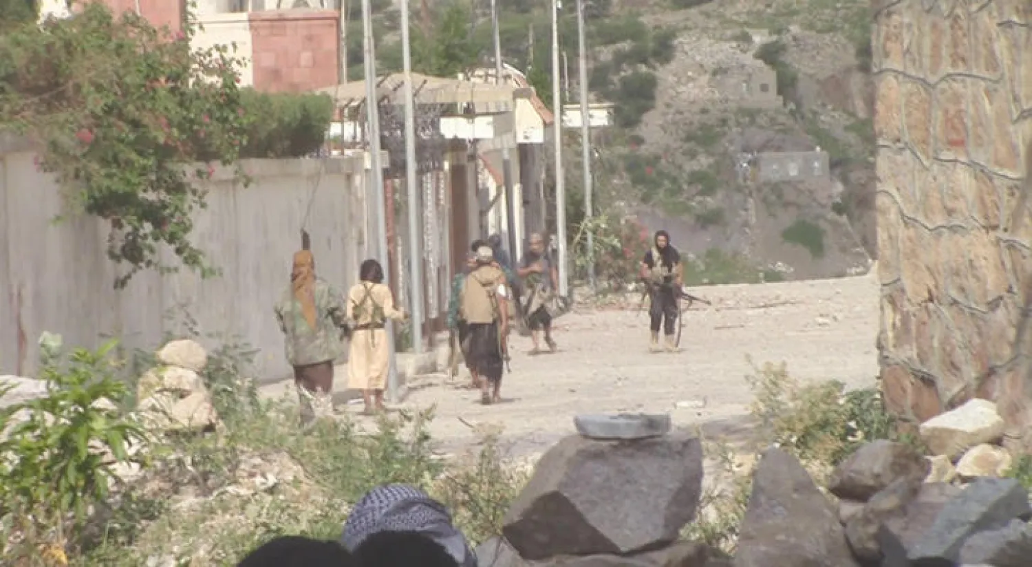 تقدم عناصر من قوات الشرعية في ثعبات (شرق تعز) واقترابها من منطقة الجحملية («الشرق الأوسط»)