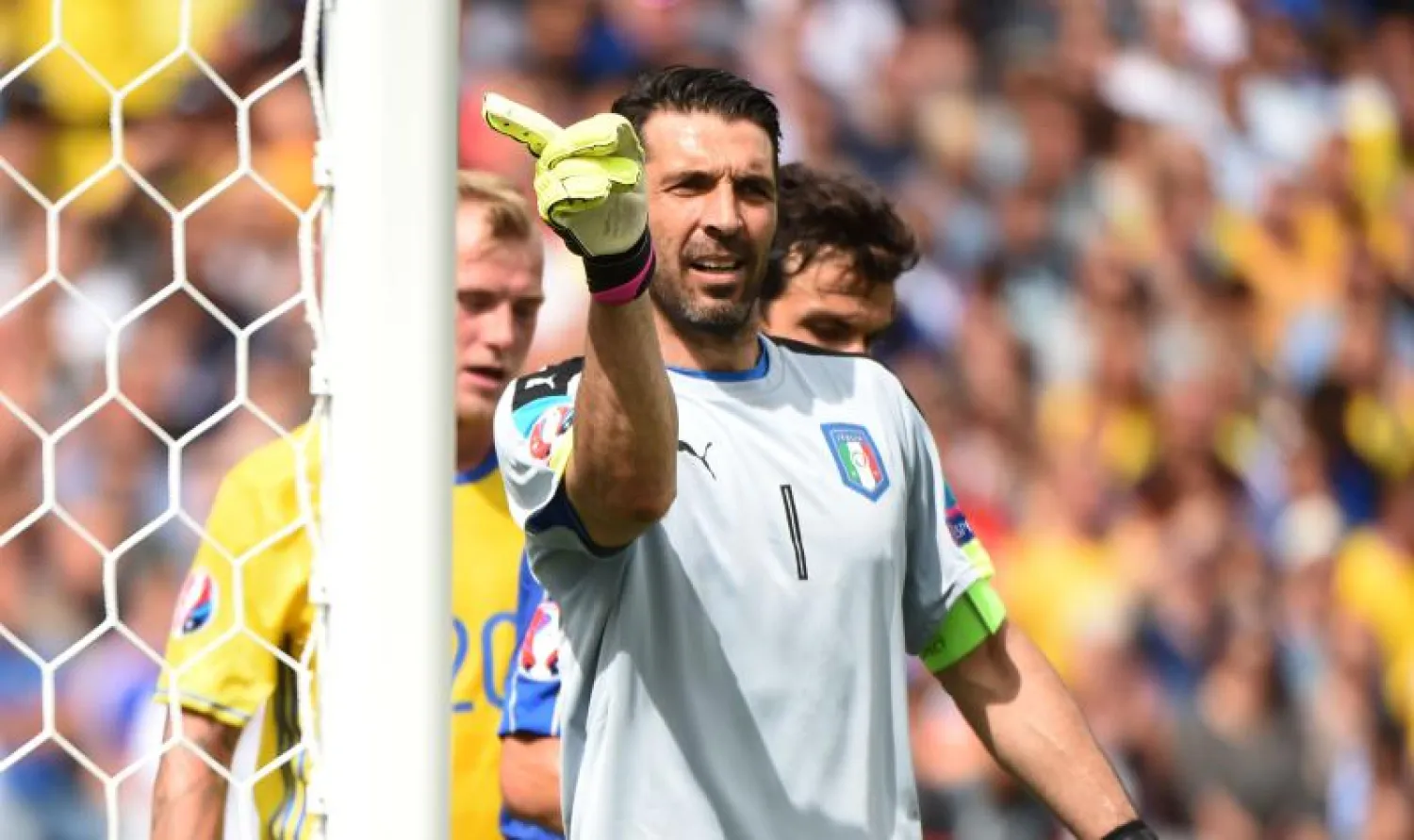 الشكوك تحيط بمشاركة الحارس الإيطالي بوفون أمام آيرلندا