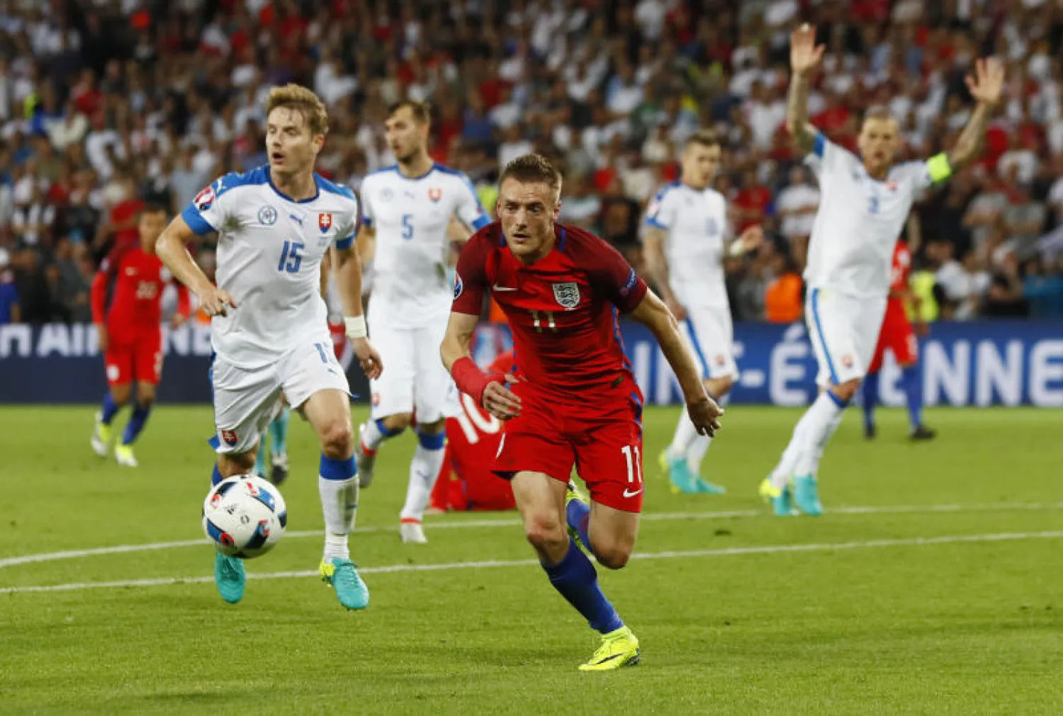 ممثلا بريطانيا في بطولة أوروبا يتأهلان إلى ثمن النهائي