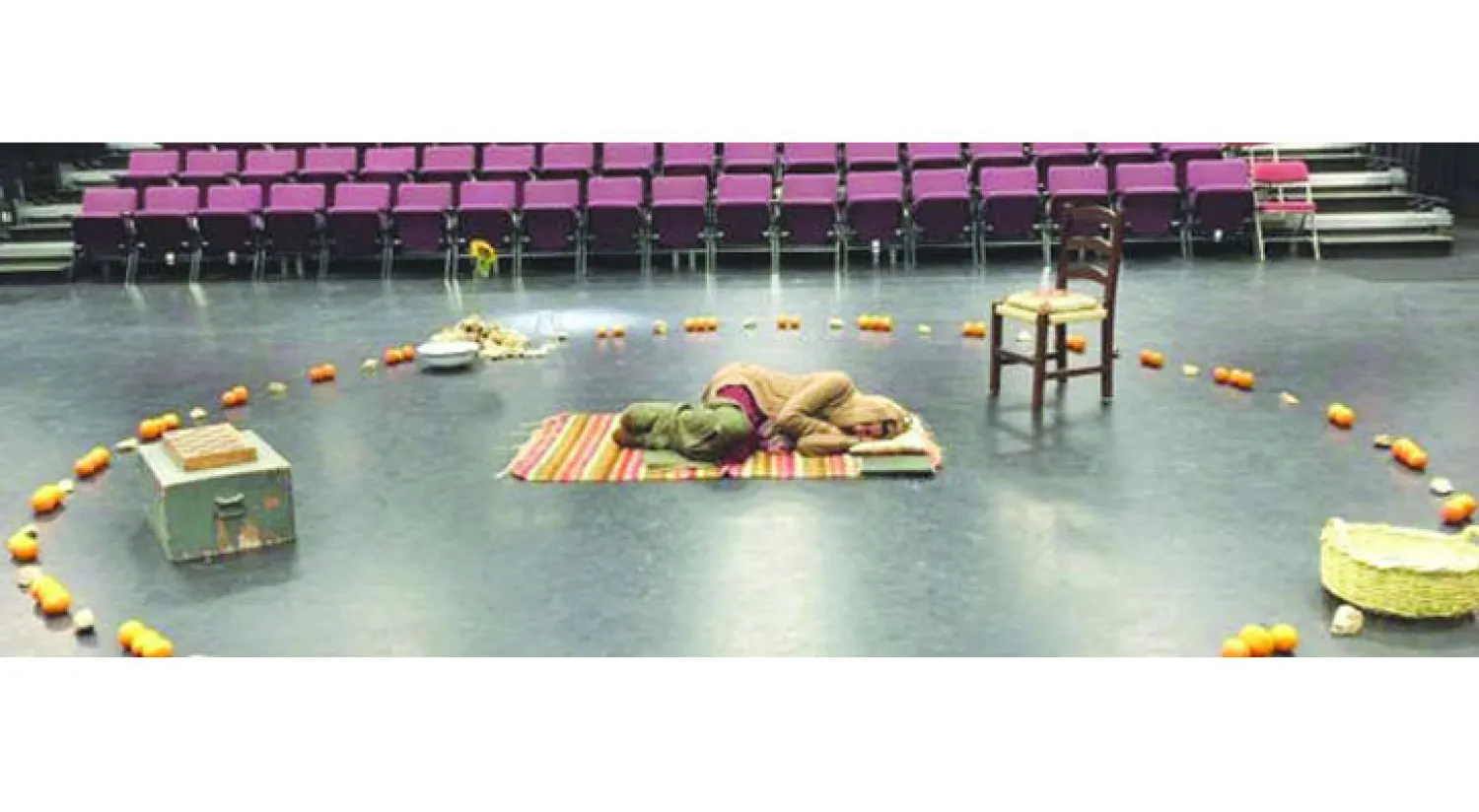 مشهد من العمل 