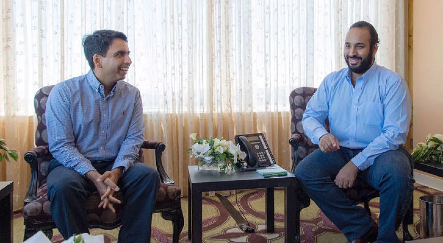 الأمير محمد بن سلمان يجتمع برئيس أكاديمية خان