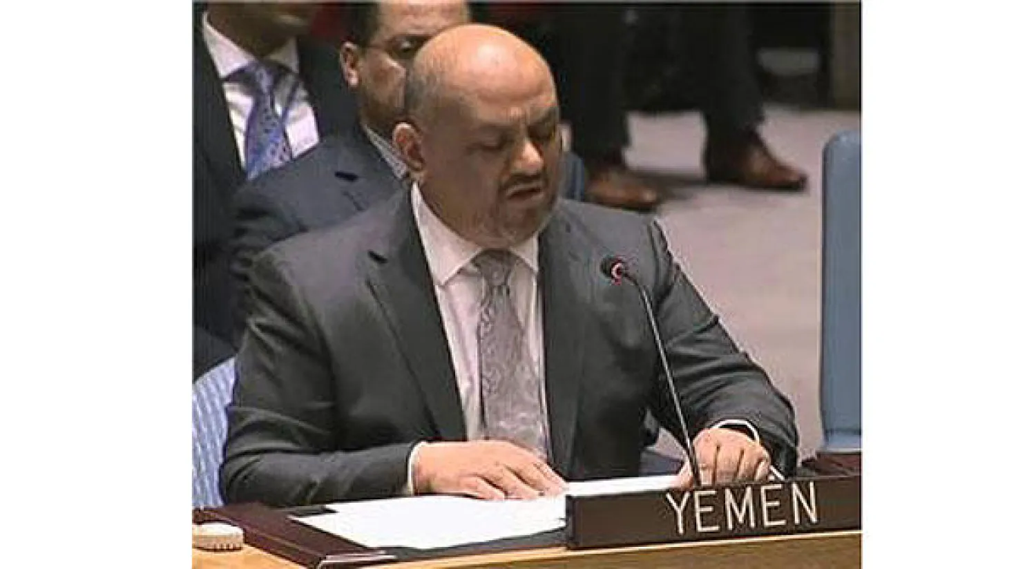 الحكومة اليمنية: ما نعرضه في مشاورات الكويت هو السلام وليس حلول ترقيعية