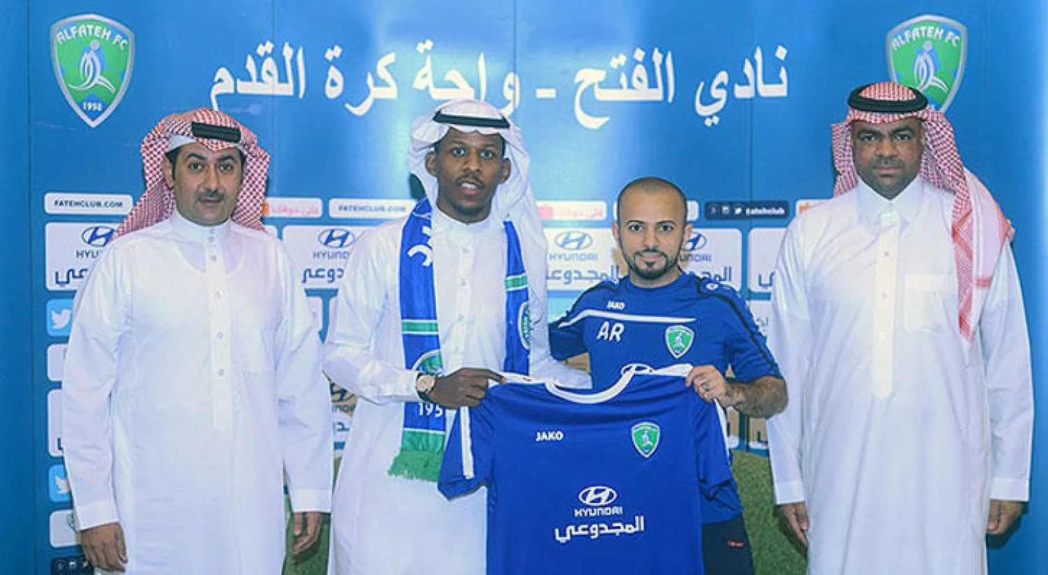 جانب من توقيع ابو سبعان مع فريقه الجديد الفتح