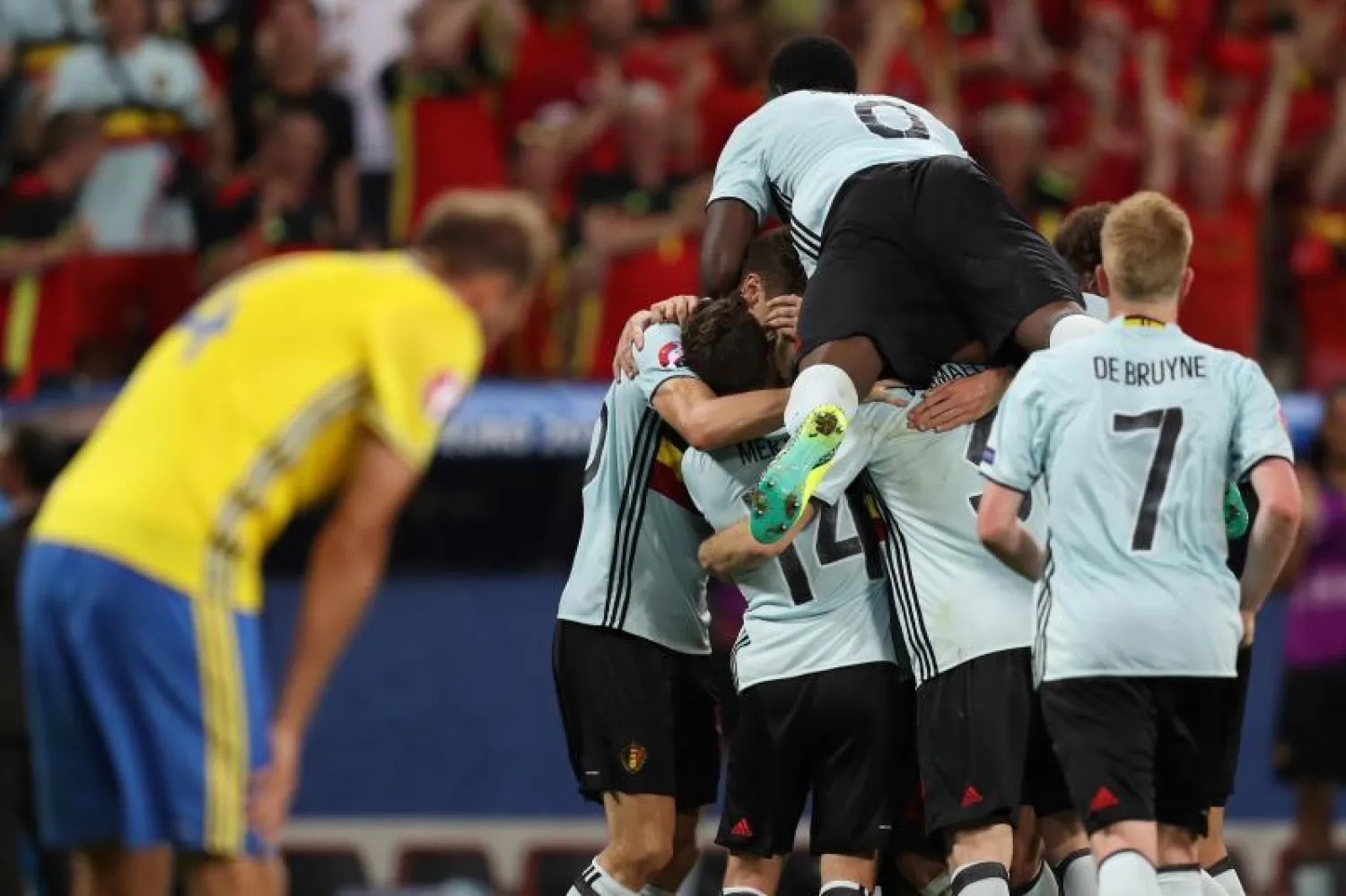 بلجيكا وأيرلندا تكملان عقد منتخبات دور الـ16.. ونهاية مسيرة إبراهيموفيتش دوليًا