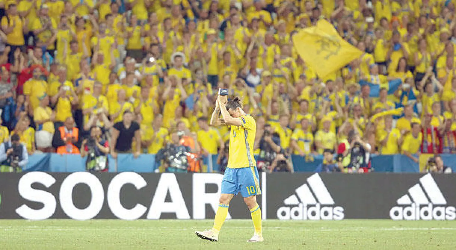 إبراهيموفيتش يودع جماهير السويد في ختام حزين لمسيرته الدولية (إ.ب.أ)