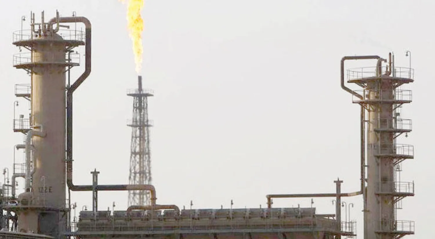 انخفض خام القياس العالمي مزيج برنت في العقود الآجلة 4.5 % إلى نحو 48 دولارا للبرميل (رويترز)