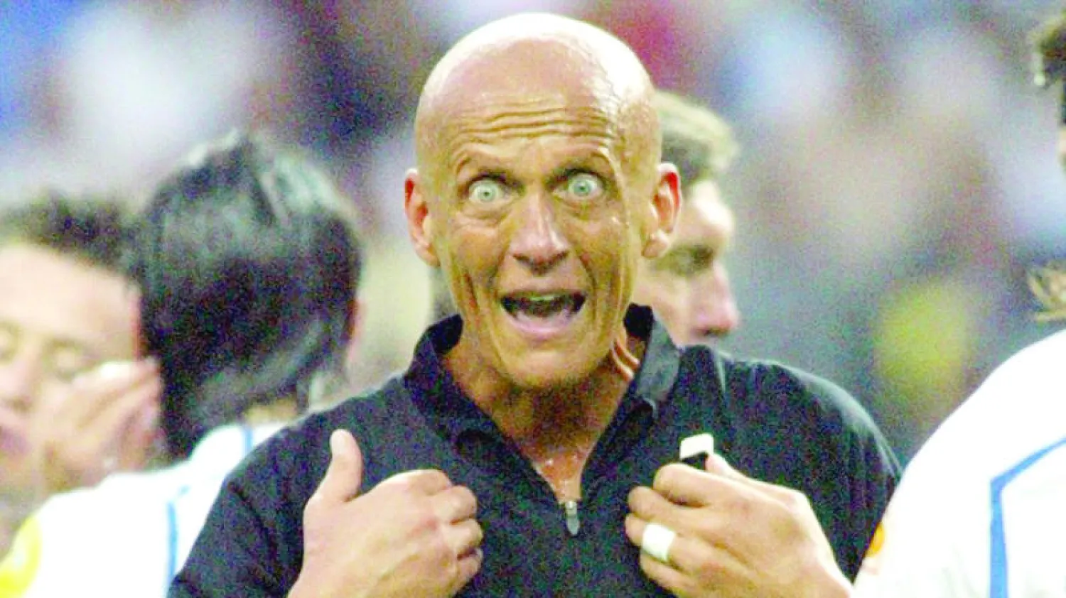 كولينا الحكم الشهير السابق ورئيس لجنة الحكام  بـ«يويفا» حاليًا («الشرق الأوسط»)