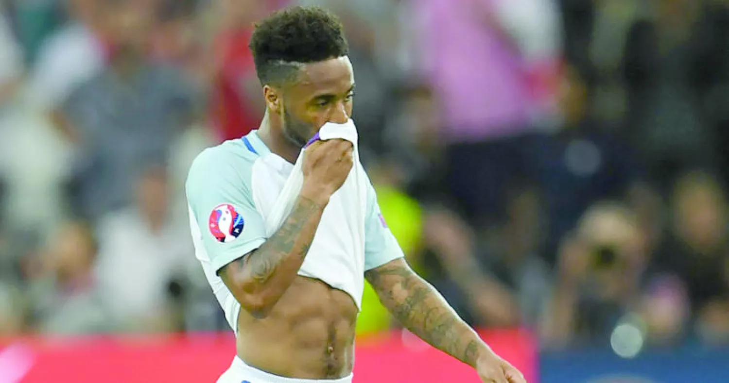 ستيرلينغ.. ممنوع الإقتراب من آيسلندا