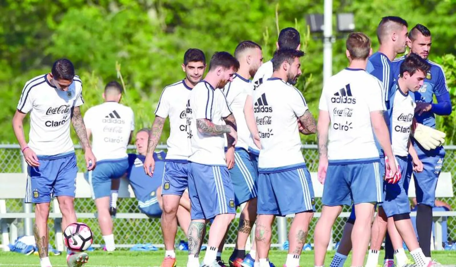 راقصو التانغو يسعون للعودة إلى منصات تتويج البطولات الكبرى بعد غياب 23 عامًا (أ.ف.ب)