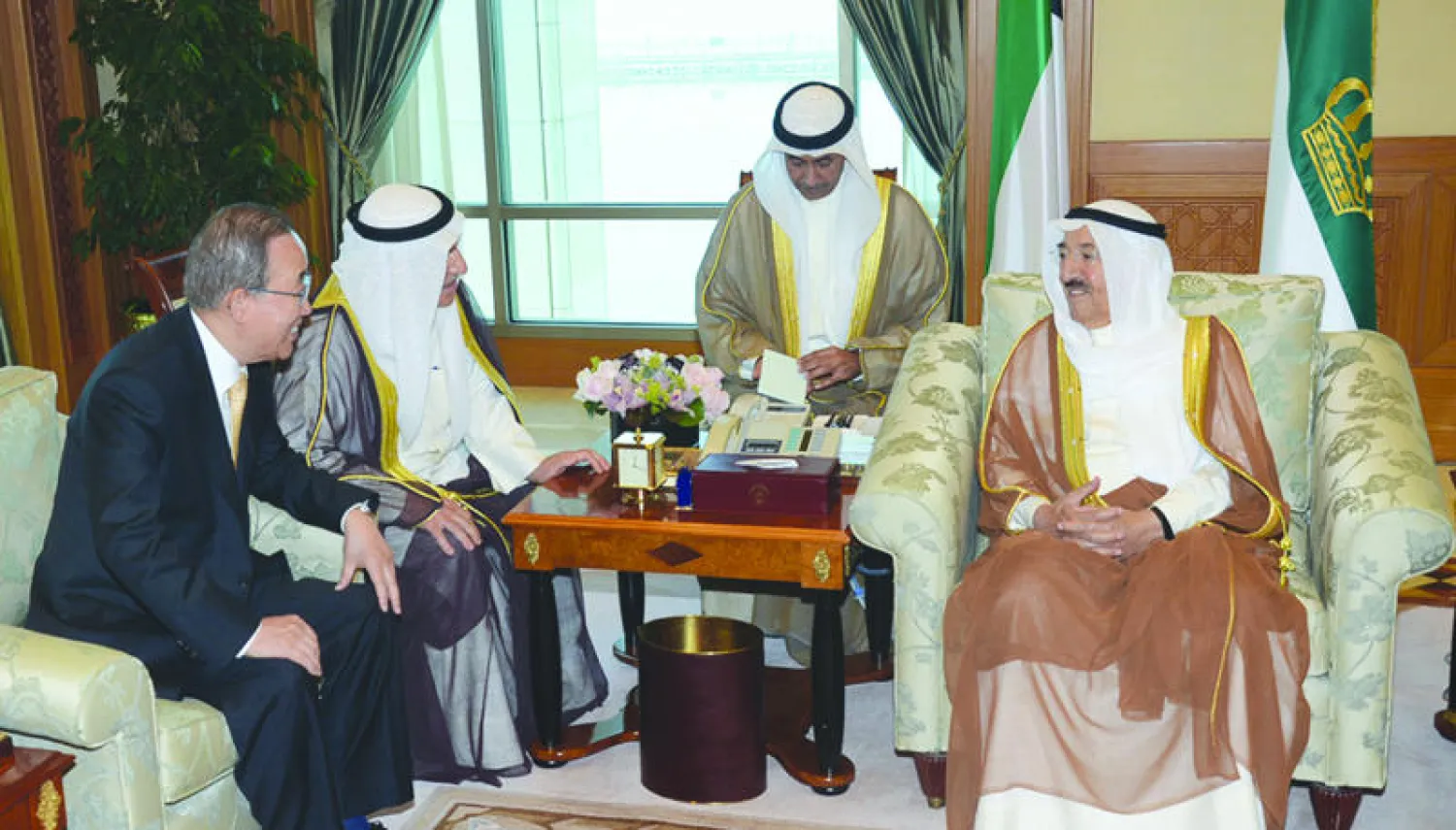 بان كي مون يطلع أمير الكويت على تطورات المشاورات السياسية اليمنية