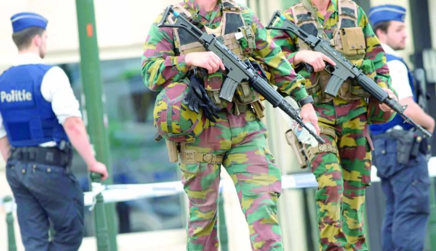 انتشار أمني في ضواحي العاصمة بروكسل عقب الهجمات الإرهابية التي ضربت بلجيكا مارس الماضي («الشرق الأوسط»)