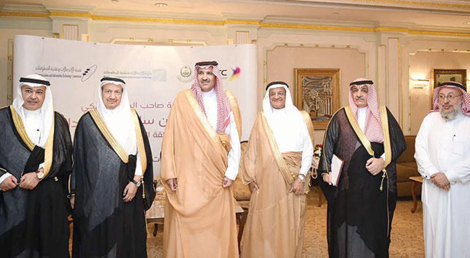 الأمير فيصل بن سلمان يستقبل وزير الاتصالات وتقنية المعلومات الدكتور محمد بن إبراهيم السويل  ومحافظ هيئة الاتصالات وتقنية المعلومات الدكتور عبد العزيز بن سالم الرويس («الشرق الأوسط»)