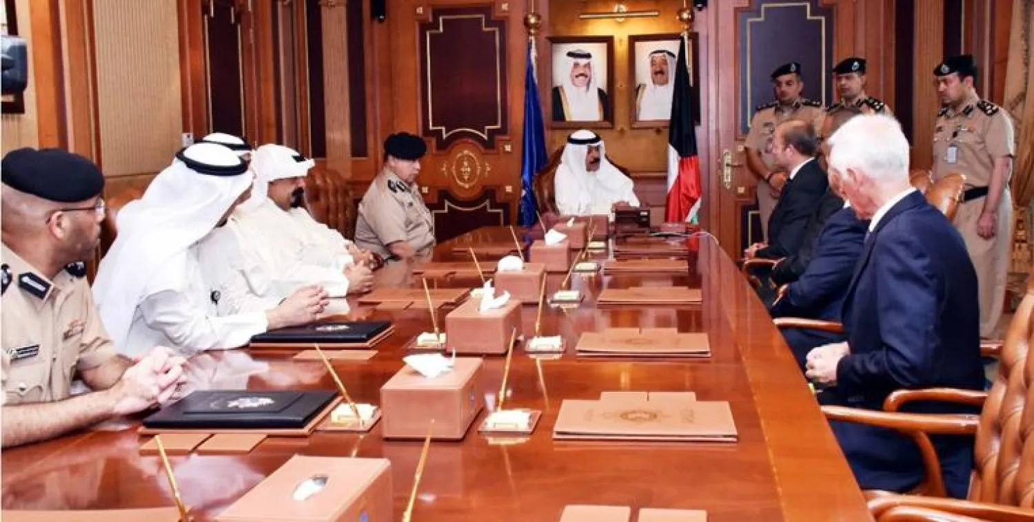 «الداخلية» الكويتية توقع عقدا مع شركة بريطانية لتأمين مطار العاصمة