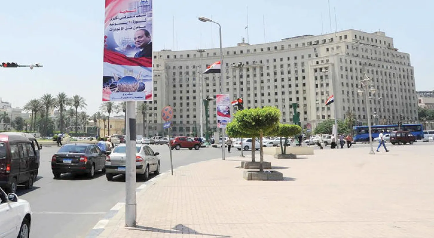 أعلام مصر وصور الرئيس السيسي تزين ميدان التحرير في ذكرى «30 يونيو» («الشرق الأوسط»)