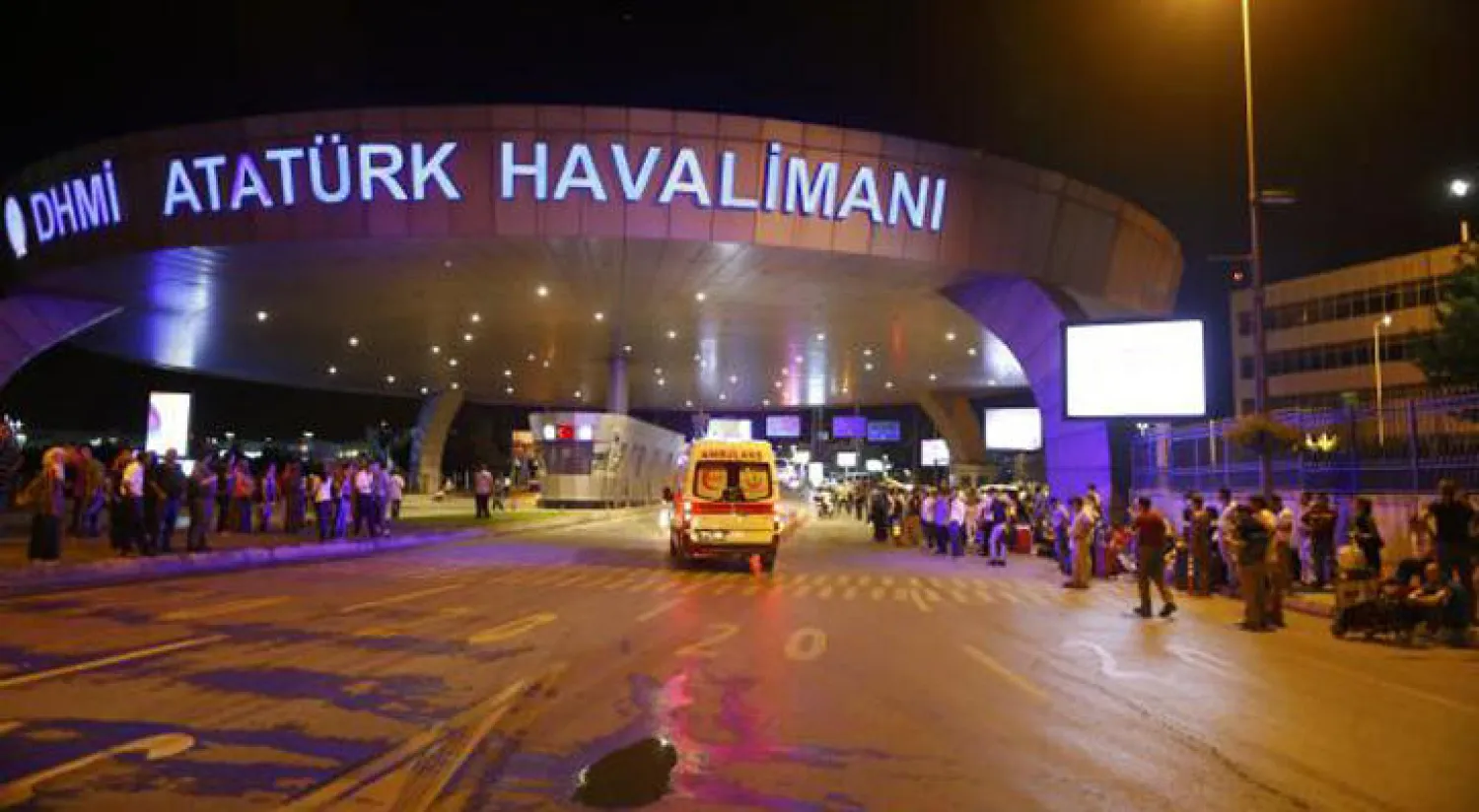 إسطنبول: تحديد هوية اثنين من منفذي عملية مطار أتاتورك