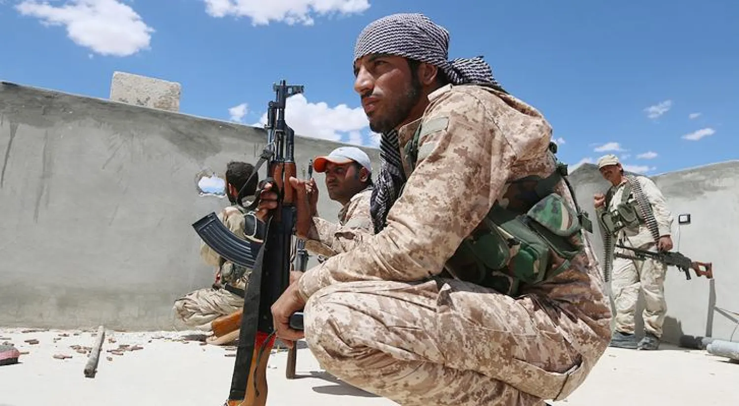 المعارضة تسقط طائرة للنظام السوري في القلمون وتأسر قائدها