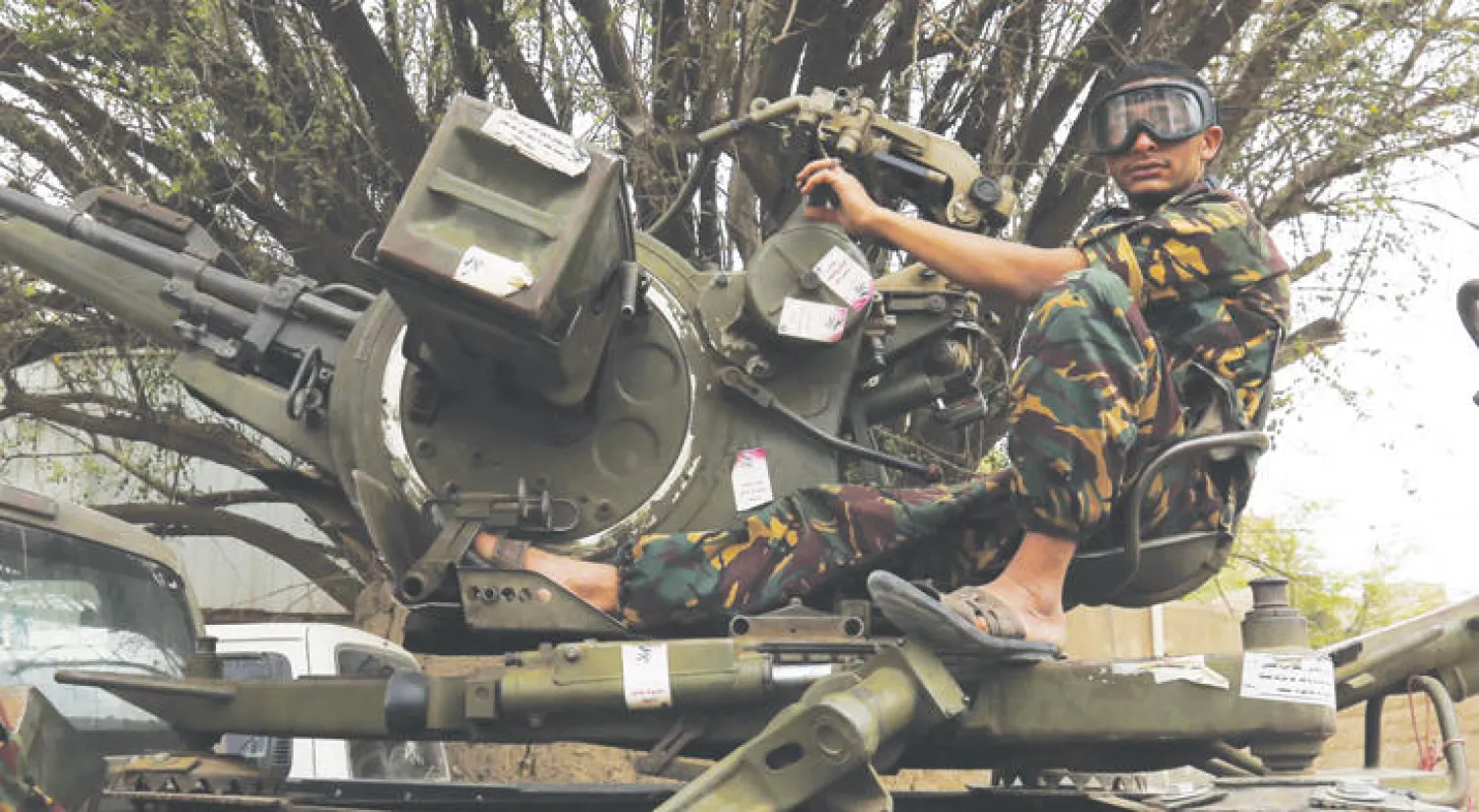 مصادر عسكرية أكدت حشد الحوثيين أتباعهم بمختلف الجبهات استغلالا للهدنة (إ.ب.أ)