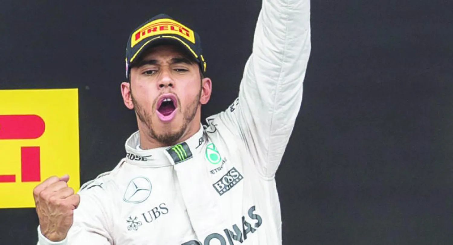 هاميلتون يحتفل بـ«جائزة النمسا الكبرى» (إ.ب.أ)