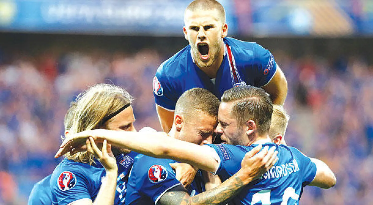 منتخب آيسلندا فجر واحدة من أبرز المفاجآت في تاريخ كرة القدم الأوروبية (رويترز)