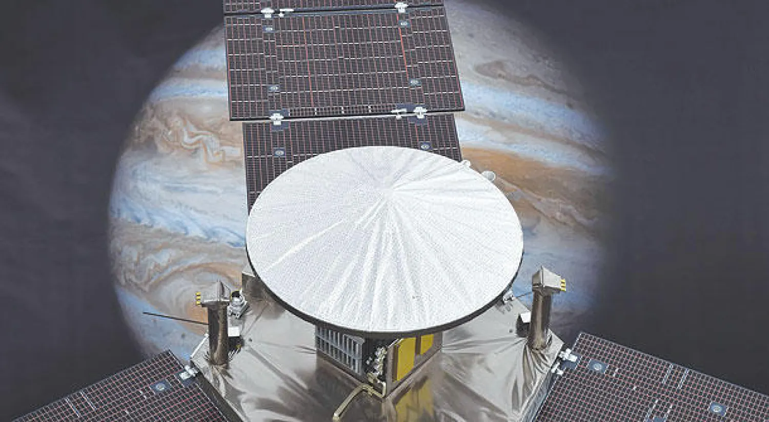 نموذج مصغر لمركبة فضائية جونو ناسا أمام صورة لكوكب المشتري (أ.ف.ب)