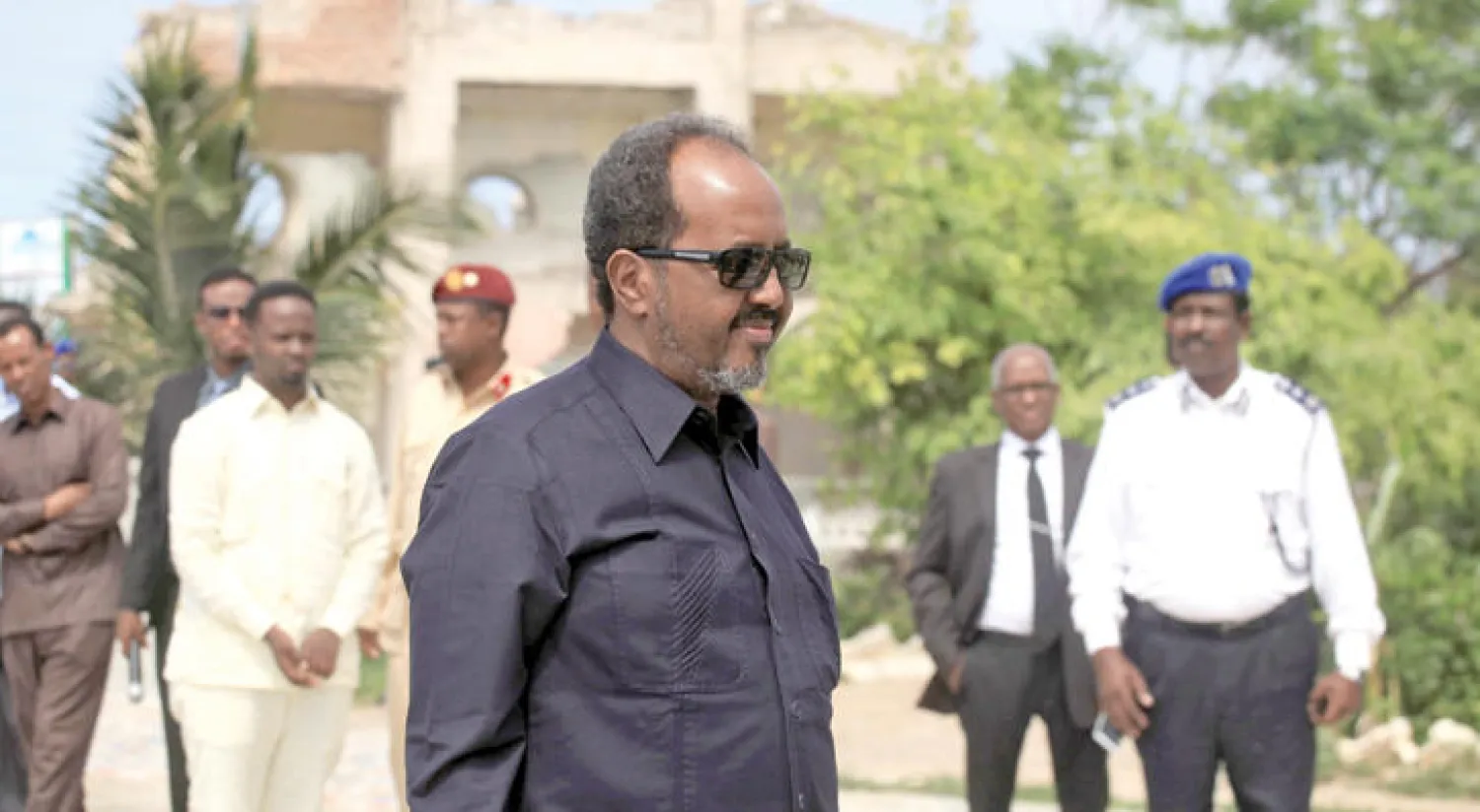 الرئيس الصومالي حسن شيخ محمد خلال حضوره احتفالات الاستقلال بمقديشو يوم الجمعة (رويترز)