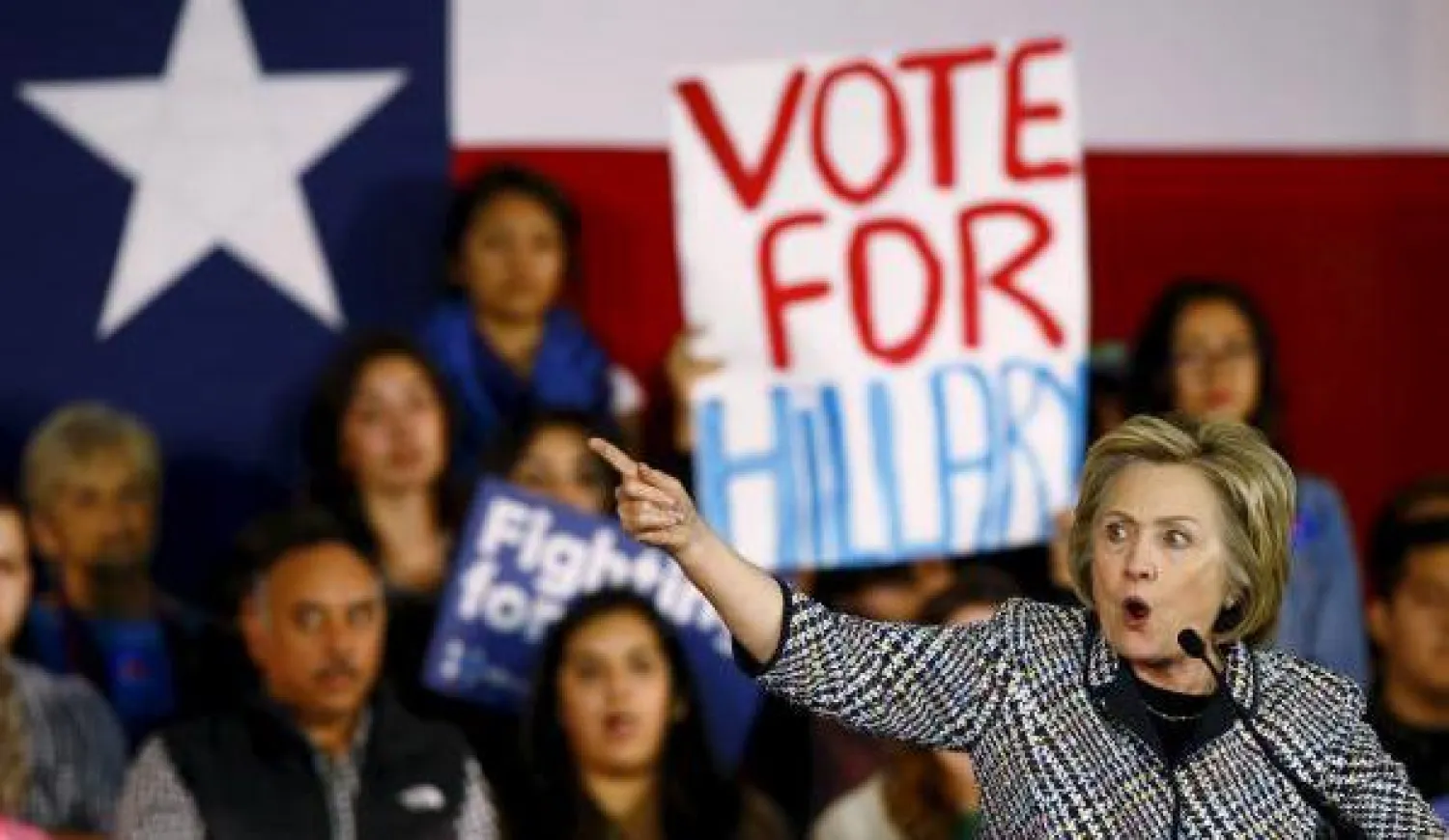 أوباما ينضم إلى كلينتون ويقف معها جنبًا إلى جنب في حملتها الرئاسية