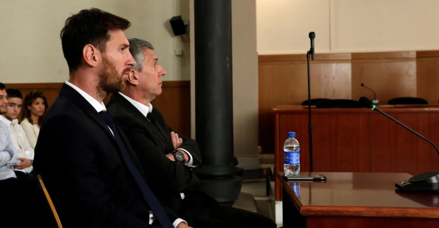 محكمة إسبانية تعاقب ميسي ووالده بالسجن 21 شهرًا بسبب التهرب الضريبي