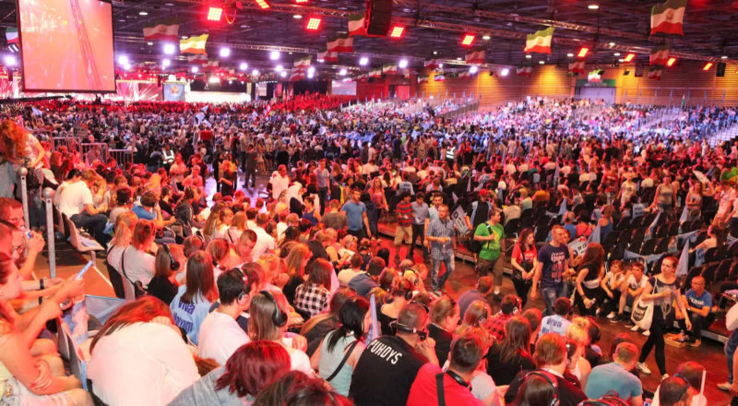 «مجاهدي خلق» الإيرانية تحشد الآف من أنصارها في مؤتمرها السنوي بباريس