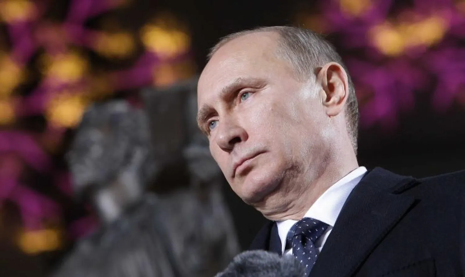 الكرملين يقر قانونًا يكلف شركات الجوال مليارات الدولارات